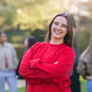 Baby-sitter sérieuse et joviale ! 