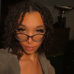 19 year old babysitter available in Hirschau