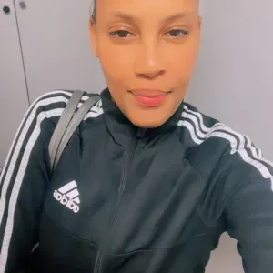 Responsável e pontual e carismática 