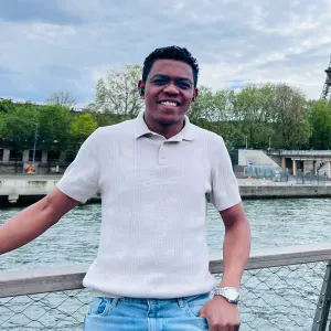 Baby-sitter disponible à Paris et en IDF