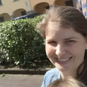 Addetta alle pulizie, automunita per commissioni TORINO 