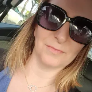 Femme de menage sur la grande motte 