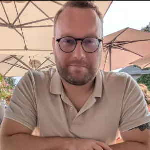 Élève avocat qui donne des cours de soutien