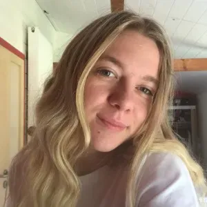 Étudiante qui adore les enfants