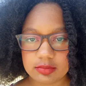 Baby-sitter, cherche emplois étudiant.