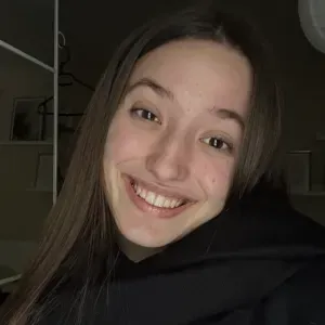 Baby-sitter expérimentée à Avion 