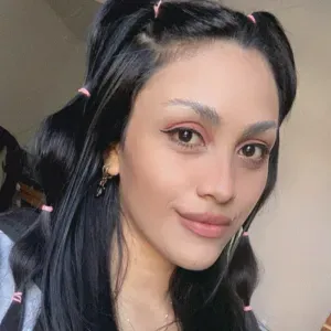 Bilingüe latina and creative Babysitter