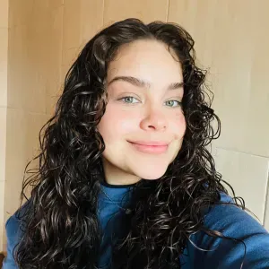 Cuidadora com experiência clínica e hospitalar 