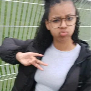 Jeune baby-sitter sur Vannes. Cherche a faire des économies