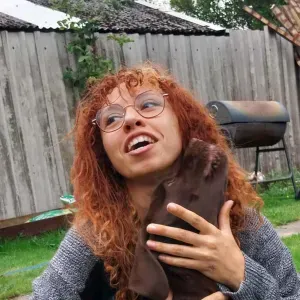 Baby-sitter diplômée en art en région parisienne