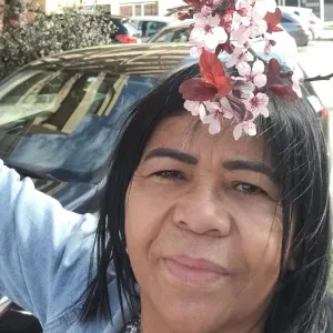 Cuidador de idoso no porto ou fora do país.