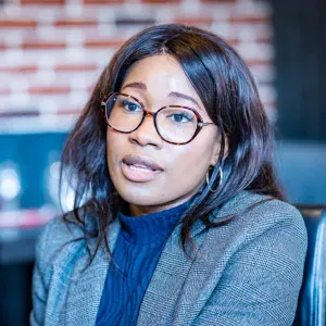 Je recherche une baby-sitter 