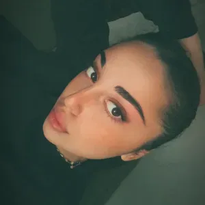 Je suis en train de nettoyer la maison.