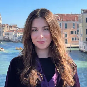 English/Italian speaking babysitter in Lisbon!
