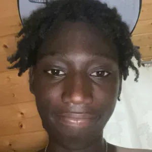 Jeune agent d'entretien motive sur embrun 
