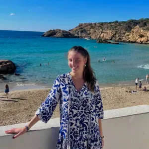 Jeune femme de ménage à calais