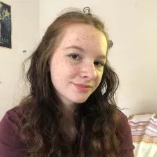 Baby-sitter souriante et motivée 