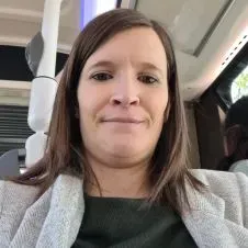 Femme de ménagère et repassage