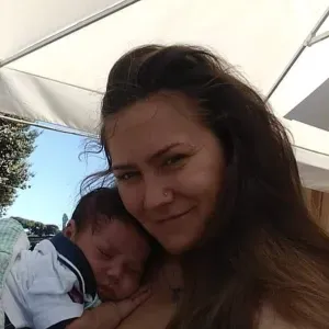 A Belgio.Ho guardato due gemelli e ho quattro figli.