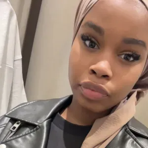 Étudiante à la recherche d'un emploi saisonnier 