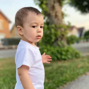 Baby-sitter et animateur débutant