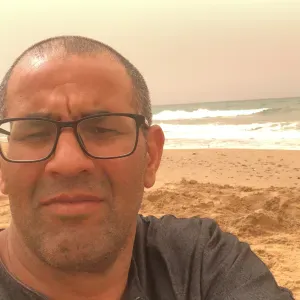ب Bonjour, comment allez-vous ? Ça va ?