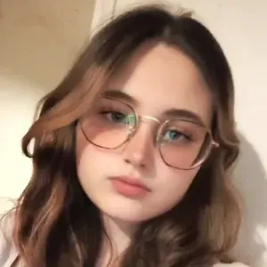 Baby-sitter sérieuse, douce et attentionnée disponible