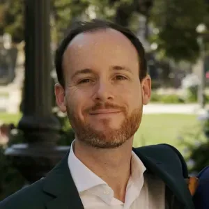 Recherche baby-sitter pour garde le jeudi soir