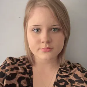 Part time babysitter available in Branston