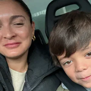 Je cherche une baby-sitter.