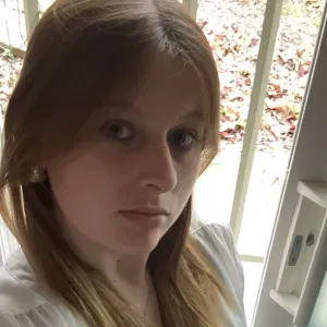 Étudiante sérieuse propose garde d'enfants à domicile