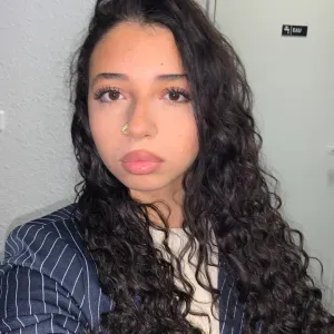 Étudiante douée en langues et maths