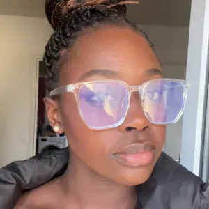 Baby-sitter motivée disponible en juillet à Évreux.