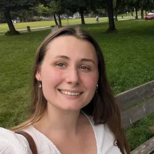 Baby-sitter expérimentée à Toulouse - étudiante infirmière 