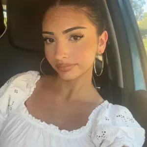 Baby-sitter douce et responsable disponible à Nevers