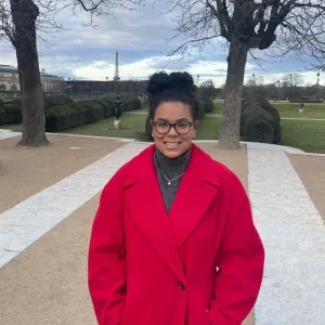 Babá em Paris e arredores à disposição!
