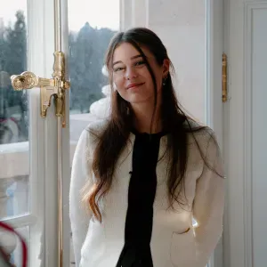 Baby-sitter souriante à Nantes 