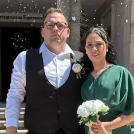 Procuro Ama a tempo inteiro 