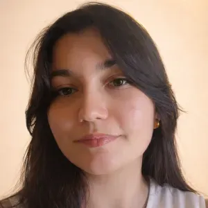 Étudiante infirmière propose garde d'enfants bienveillante