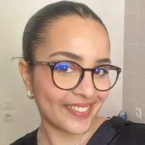 Baby-sitter expérimente et responsables