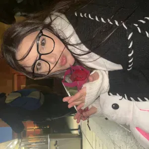 Pet-sitters sérieuse et motivée disponible. 