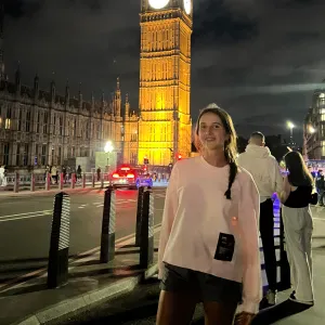 Babysitter com experiência e jovem em Oeiras