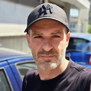 Disponibile per pulizie, servizi ,riparazioni case e uffici 