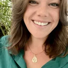 Emilie 27 ans souriante et responsable