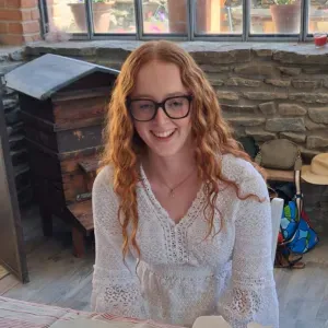 Étudiante de 17 ans, sérieuse et bienveillante