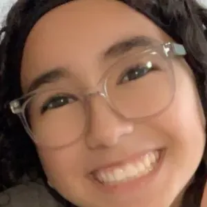 Baby-sitter disponible pour garder vos enfants