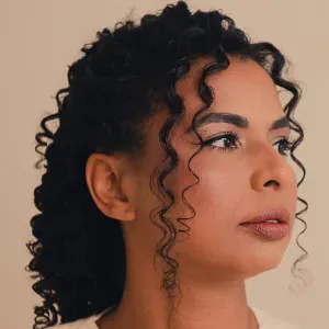 Empregada de limpeza na Quinta do Anjo.