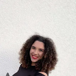 Baby-sitter à la recherche d'un emploi à temps partiel 