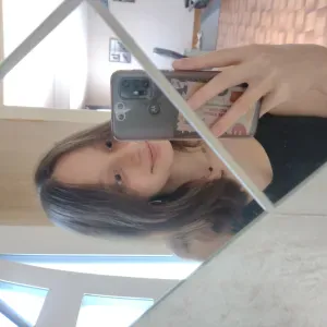 Baby-sitter sérieuse et souriante – À partir de 5 ans