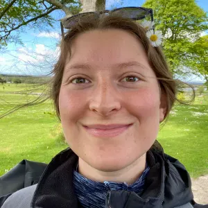 Baby-sitter en service civique avec la Croix-Rouge :)